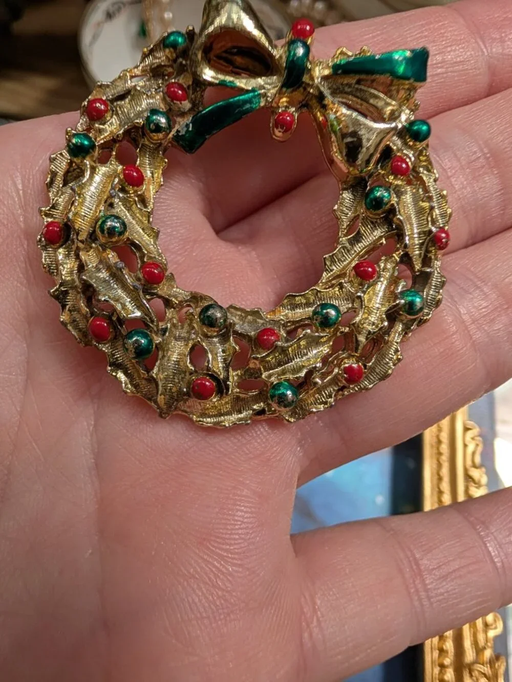 Vintage Mid-Century Gold Tone Christmas Wreath Brooch with Painted Green & Red